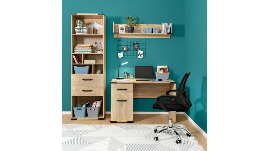 Lara — Bookcase
