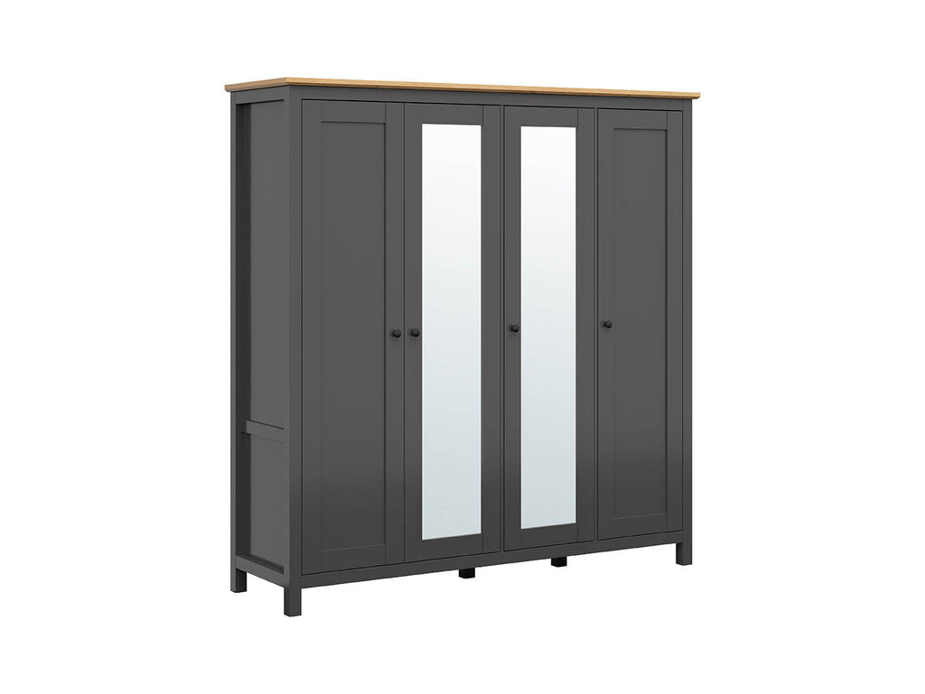 Hesen — Wardrobe