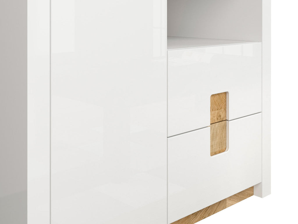 Alameda — Wardrobe
