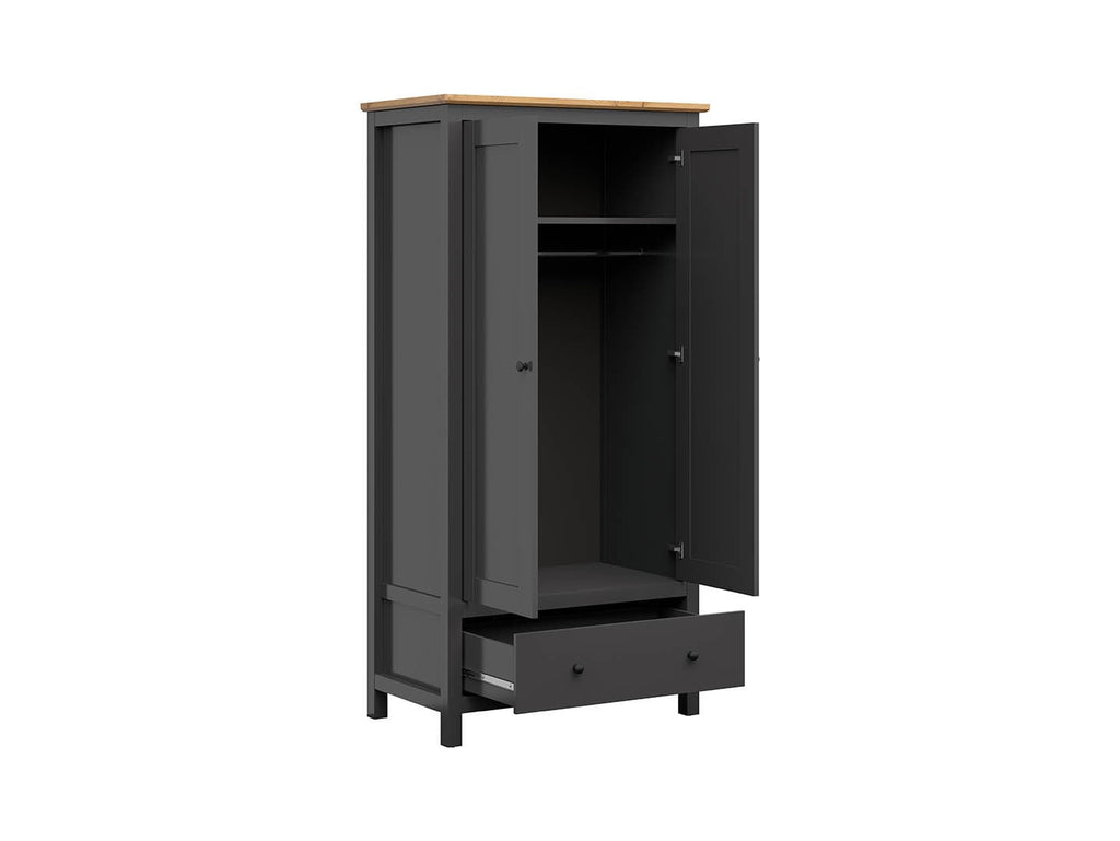 Hesen — Wardrobe