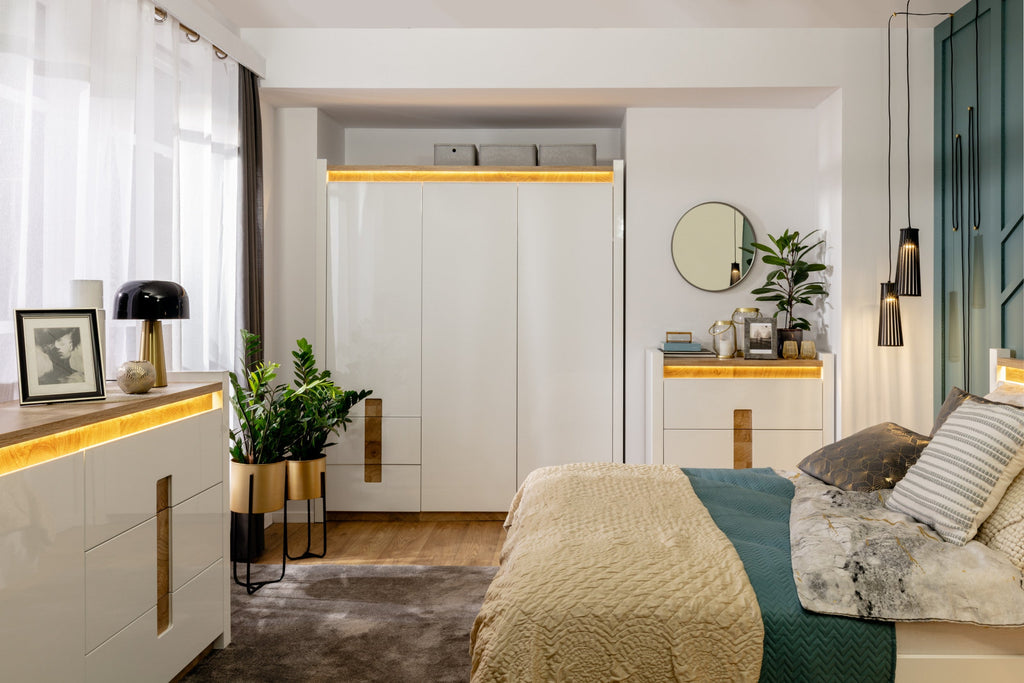 Alameda — Wardrobe