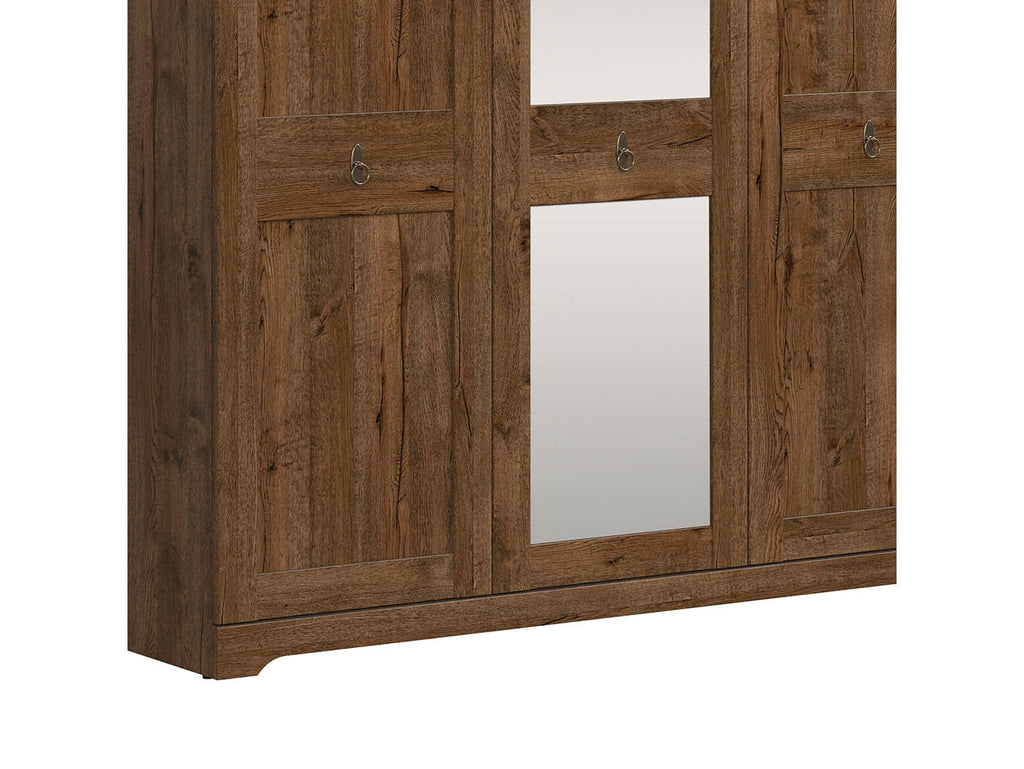 Patras — Wardrobe